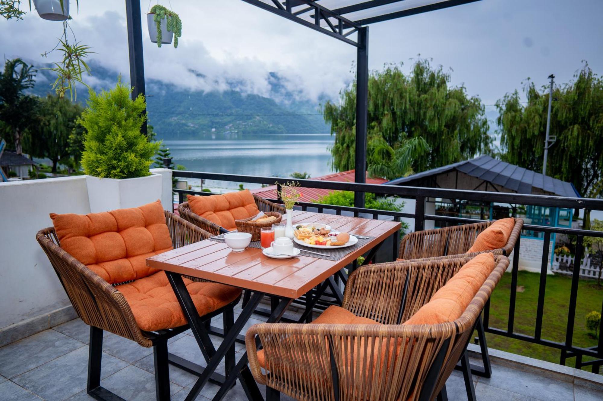 Majestic Lake Front Hotel & Suites Pokhara Kültér fotó