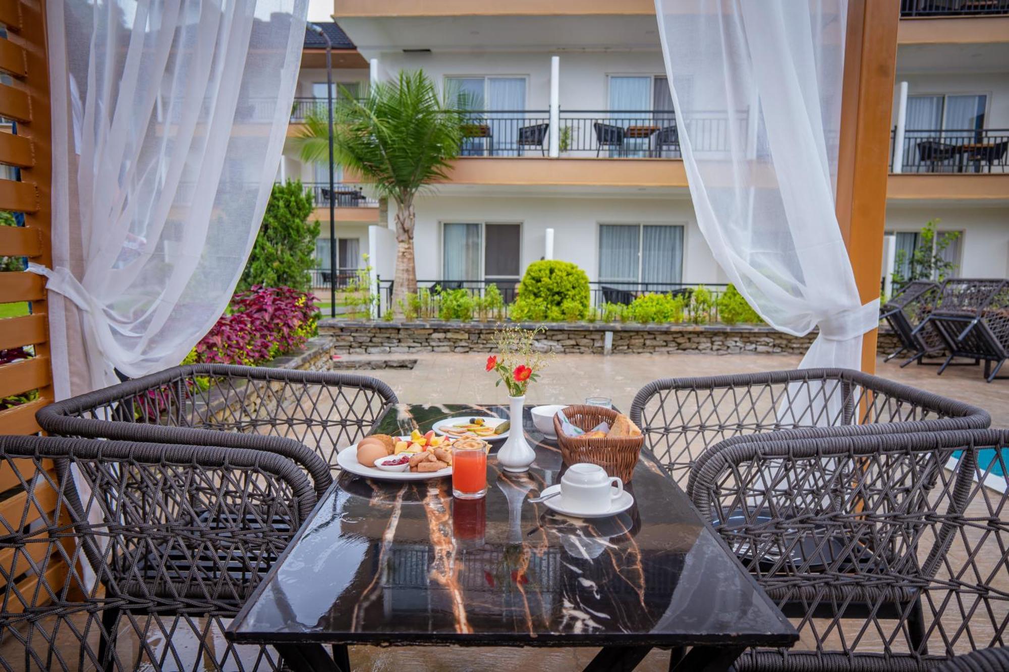 Majestic Lake Front Hotel & Suites Pokhara Kültér fotó