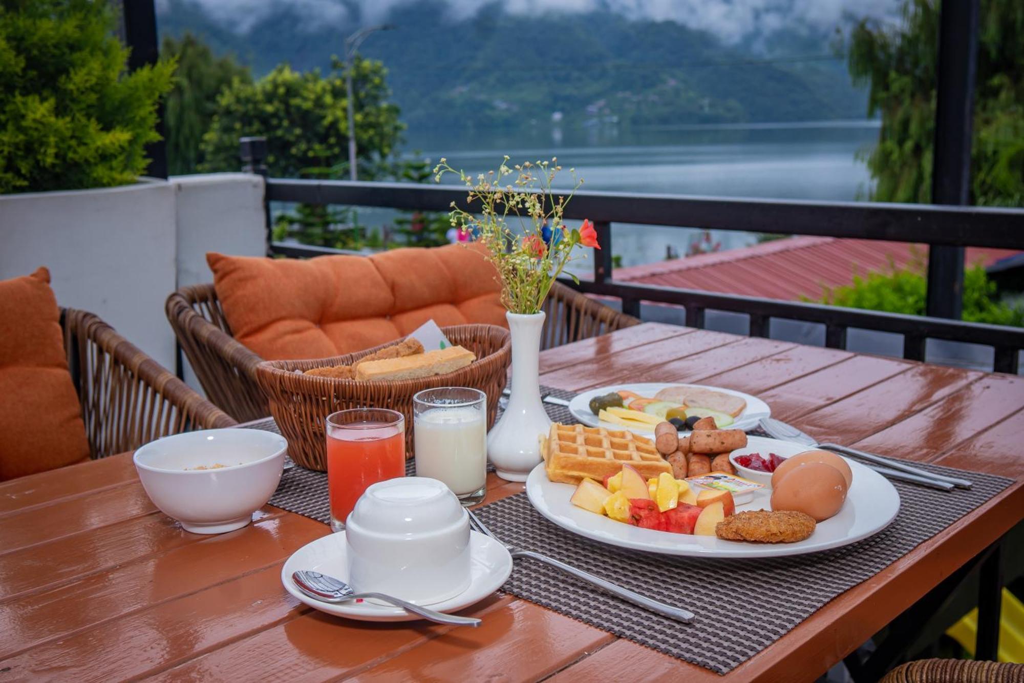 Majestic Lake Front Hotel & Suites Pokhara Kültér fotó