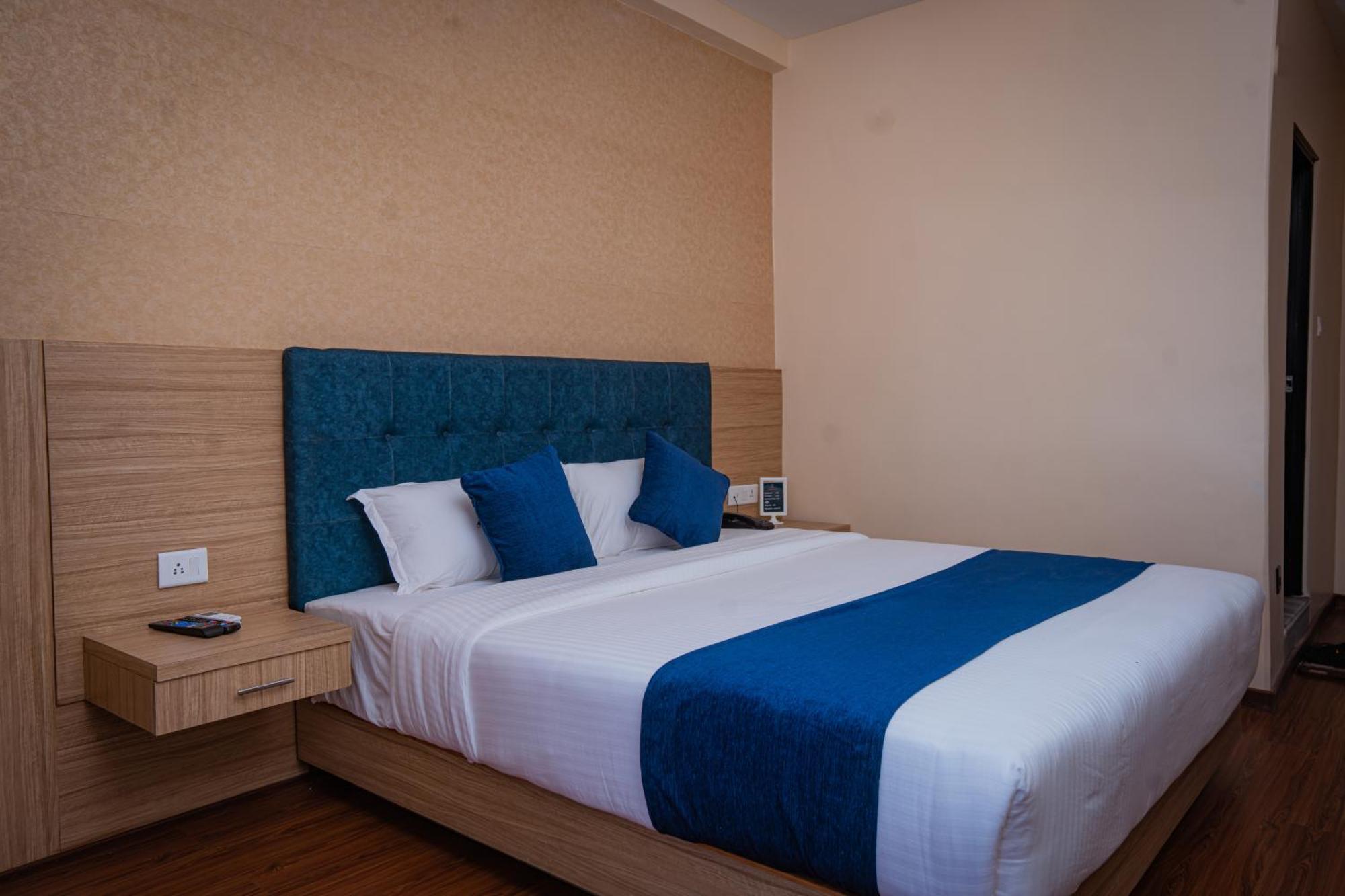 Majestic Lake Front Hotel & Suites Pokhara Kültér fotó