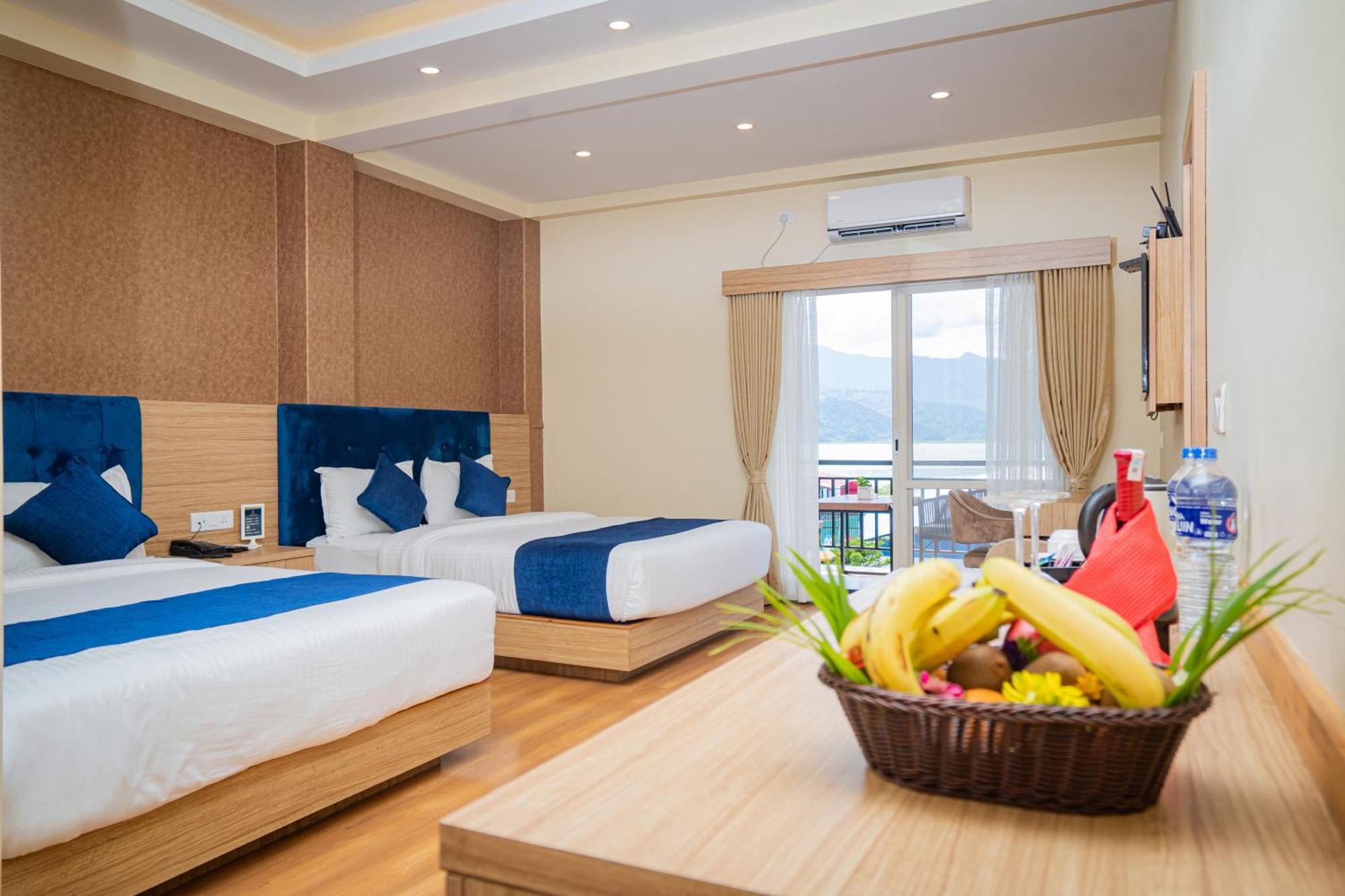 Majestic Lake Front Hotel & Suites Pokhara Kültér fotó