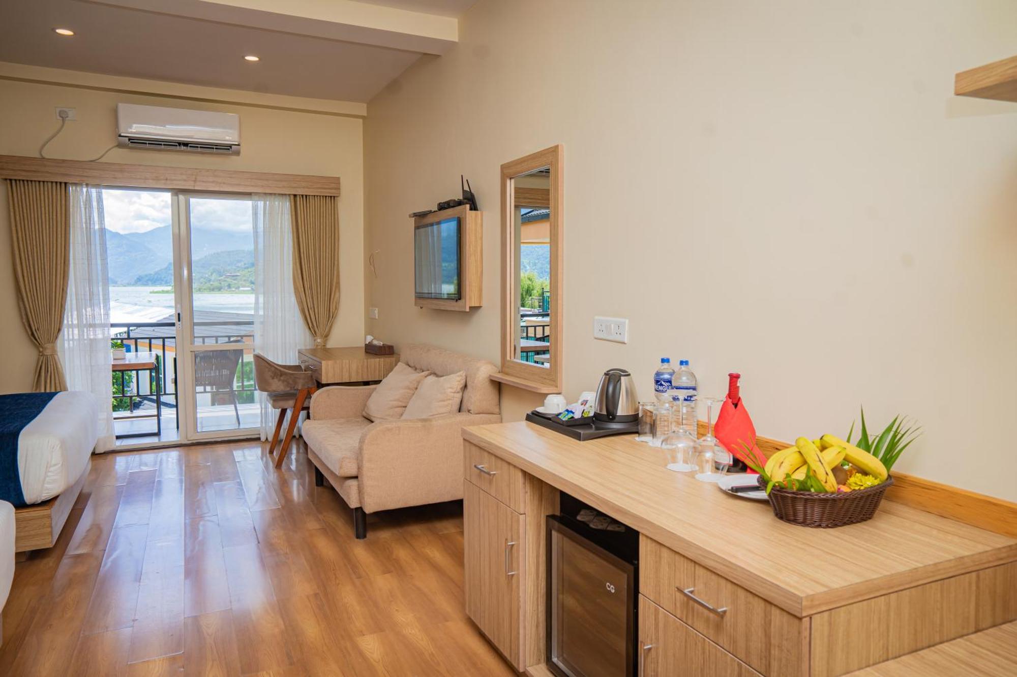Majestic Lake Front Hotel & Suites Pokhara Kültér fotó