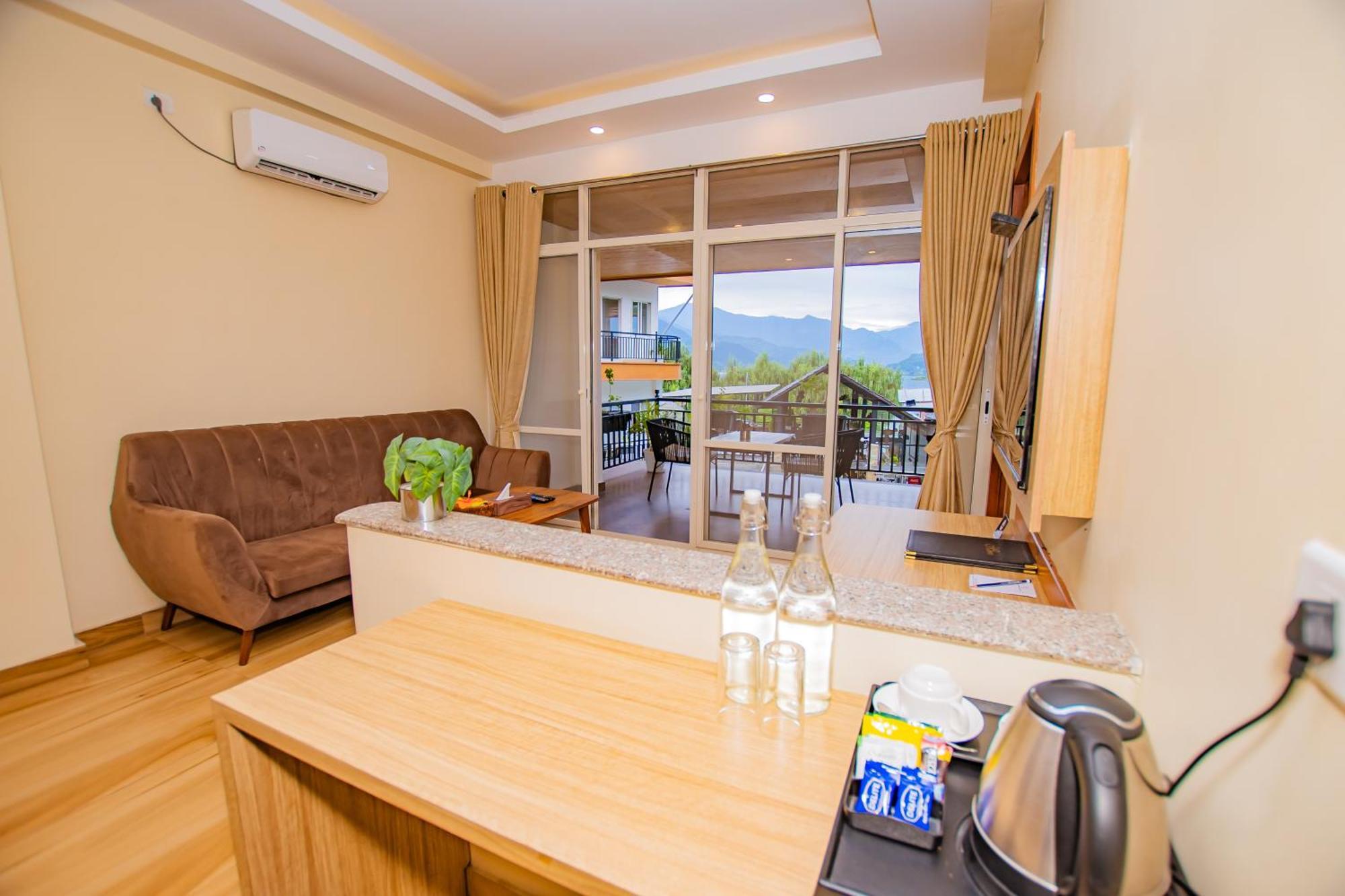 Majestic Lake Front Hotel & Suites Pokhara Kültér fotó