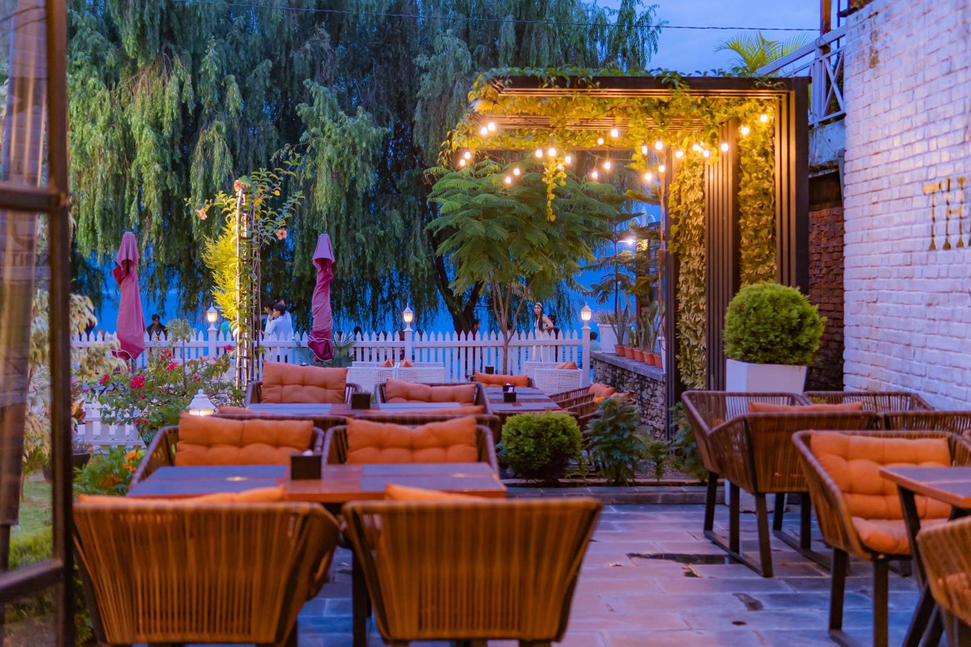 Majestic Lake Front Hotel & Suites Pokhara Kültér fotó